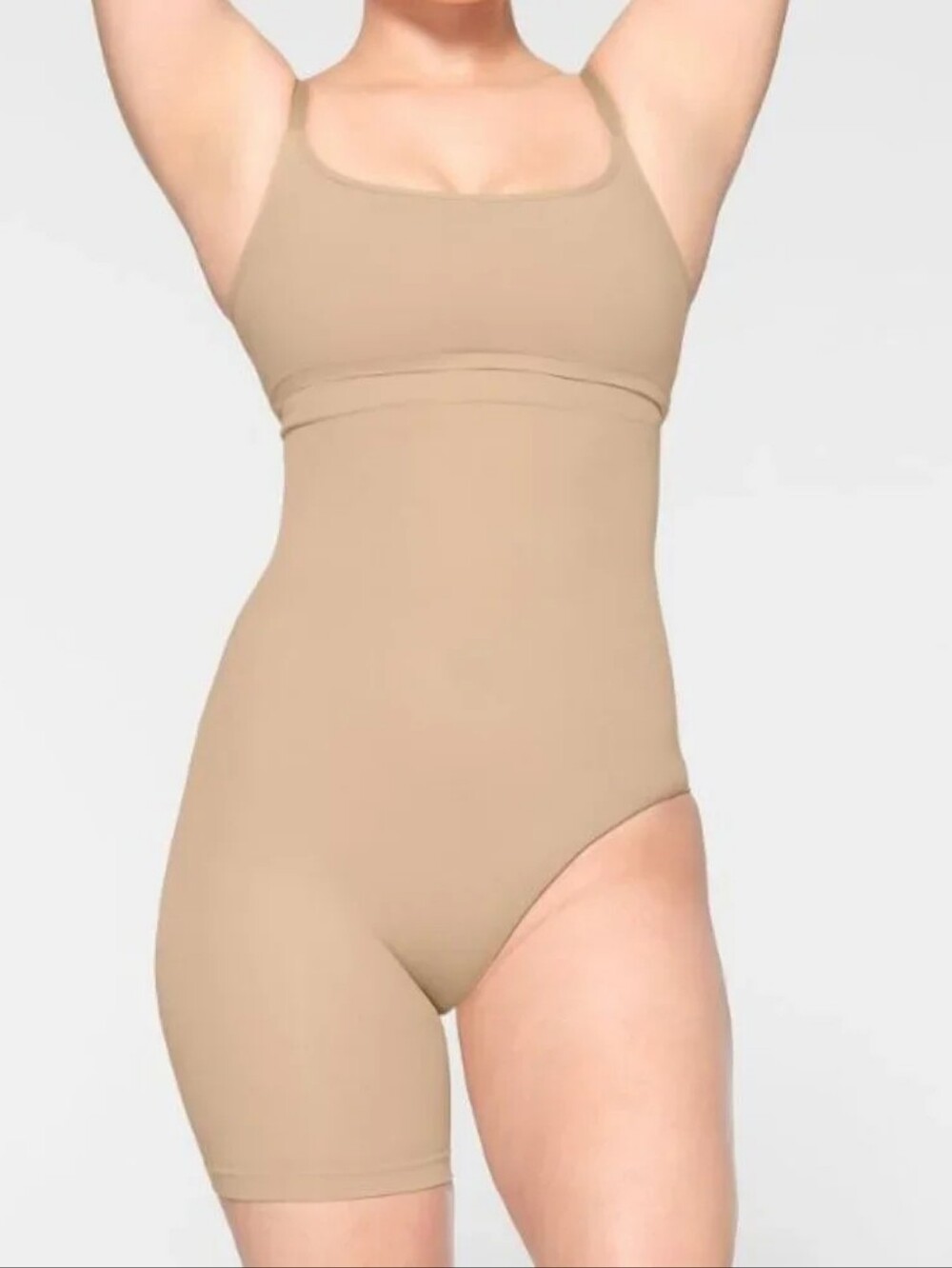 Skims Seamless Sculpt Solution Short Left Leg Exposed